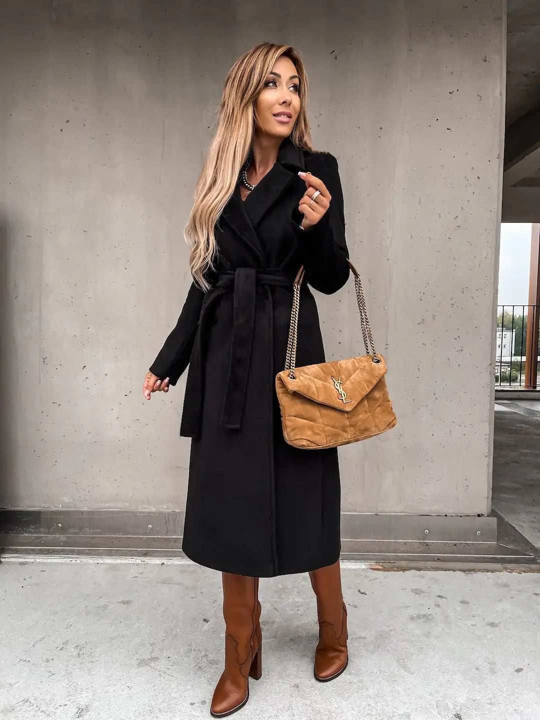 Eleganter Damen Wollmantel mit V-Ausschnitt und Schnürdetail in mehreren Farben