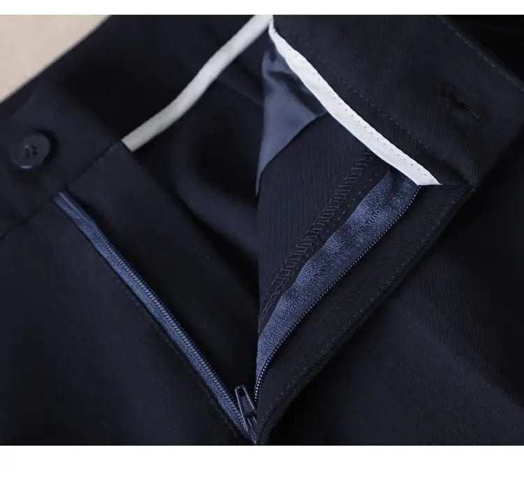 Eleganter Damen-Businessanzug mit Blazer und Schlaghose für Büro und Meetings