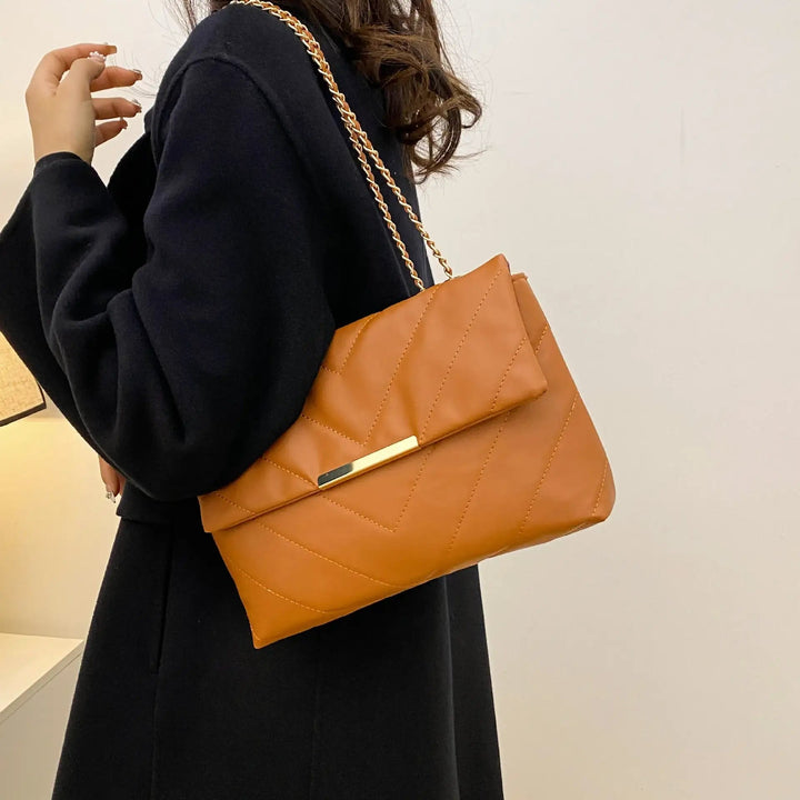Schlichte tragbare Crossbody-Tasche mit Diamantstickerei und Kettenriemen in elegantem Design