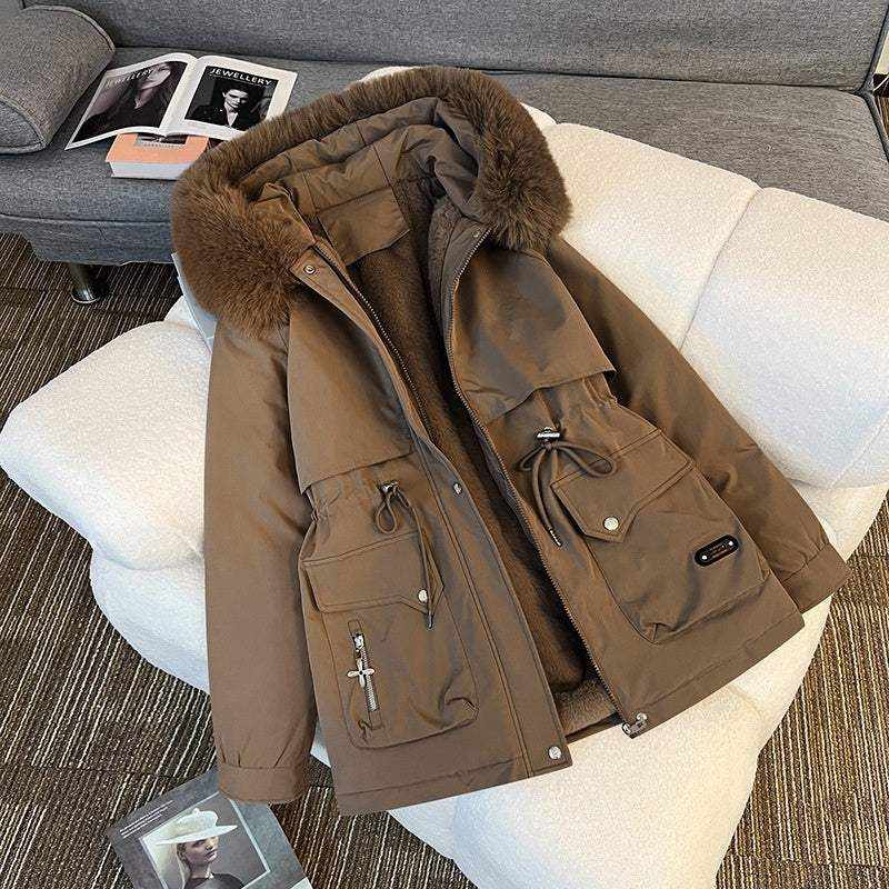 Schwarze Damen Winterjacke mit festem Fellkragen und dicker Wattierung für kalte Tage