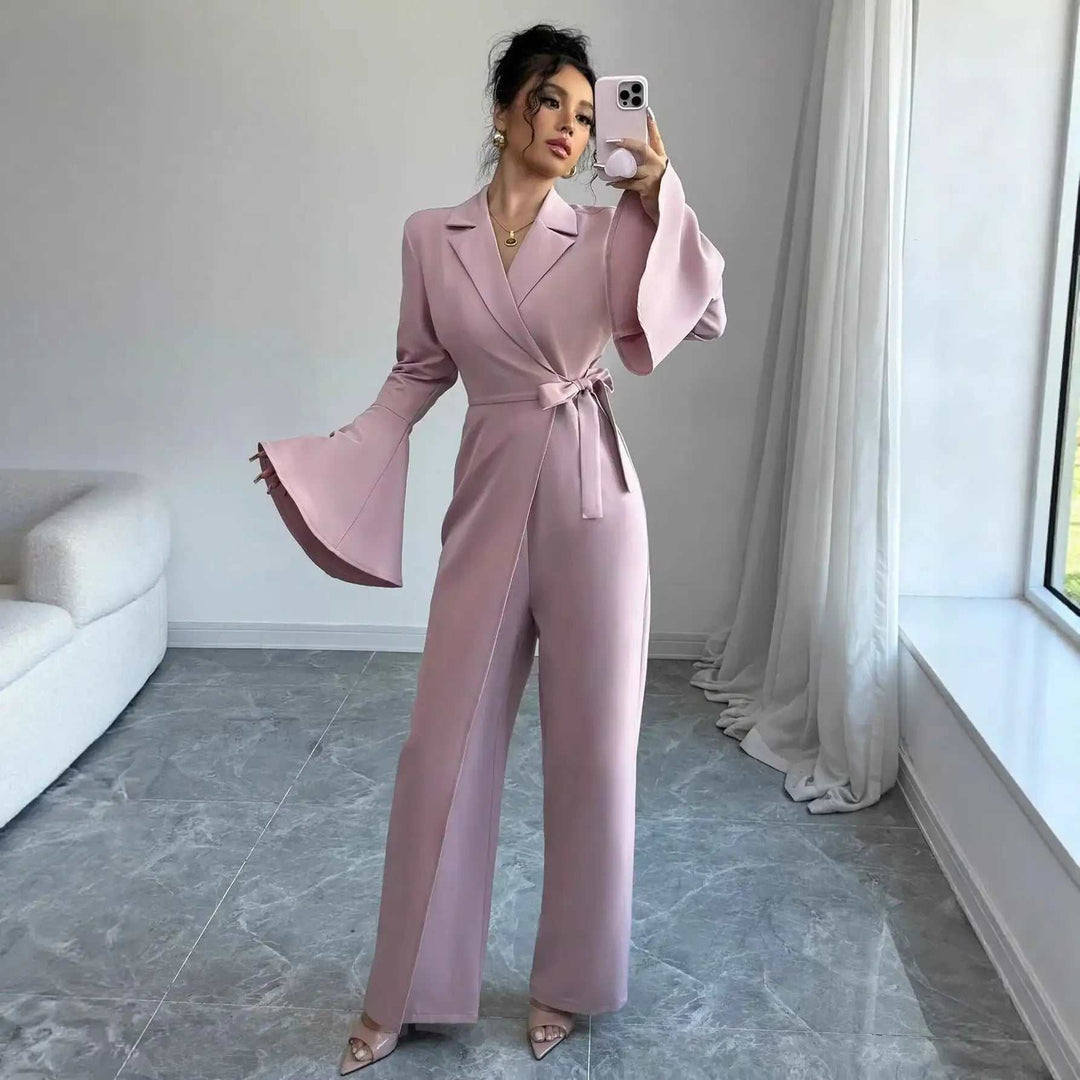 Eleganter Damen Jumpsuit mit ausgestellten Ärmeln und geradem Bein in modernem, unifarbenem Design