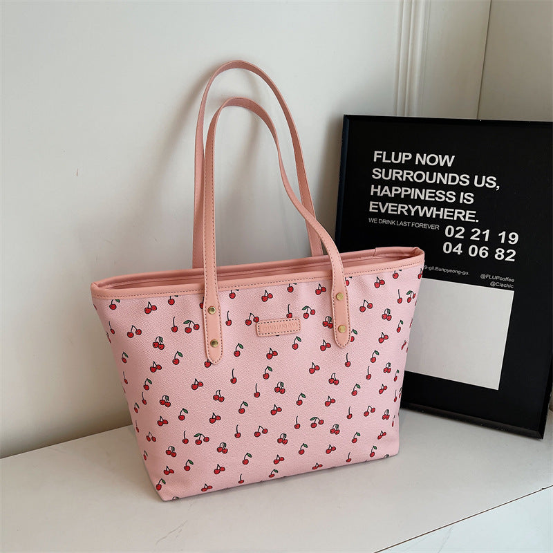 Rosa Einkaufstasche mit Kirschmuster und hellrosa Trägern. IsabellBoutique030
