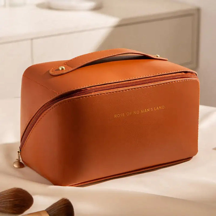Karierte Damen Kosmetiktasche mit großem Fassungsvermögen und strukturierter, formstabiler Bauweise für Reisen und Alltag