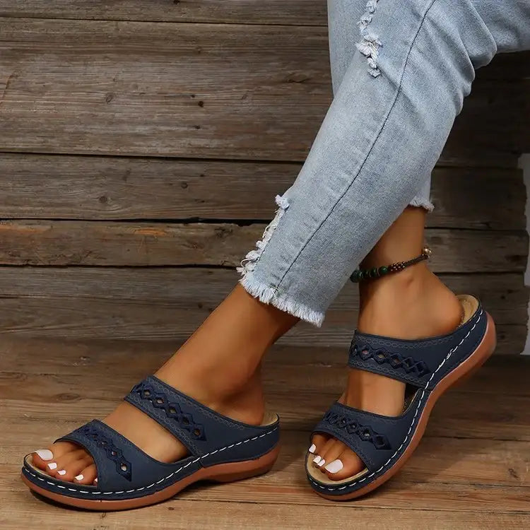 Moderne Damen Plateau-Pantoletten mit dämpfender Muffin-Sohle und Peep-Toe für den Frühling