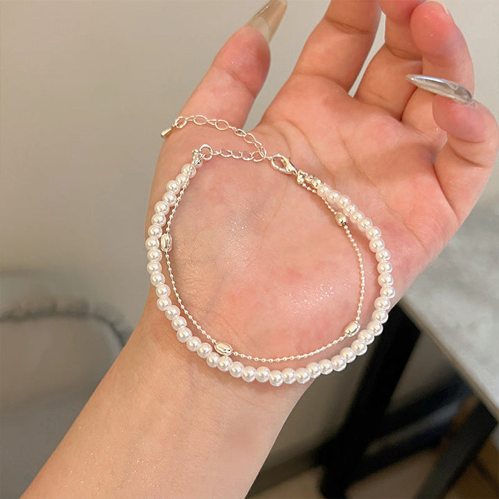 Weißes Perlen Armband für Frauen mit elegantem, zeitlosem Design