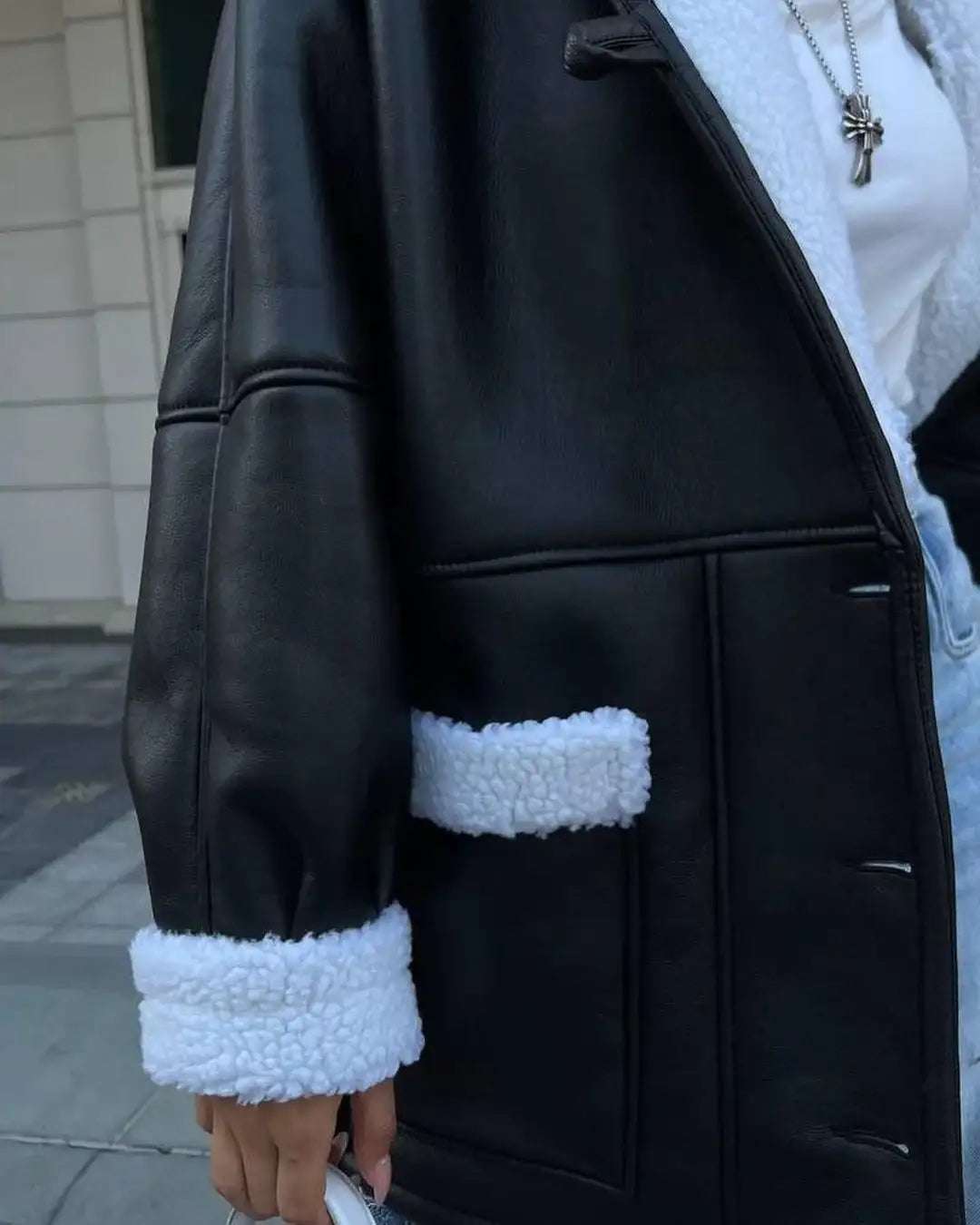 Damen Leder- und Fellmantel im türkischen Stil mit langem Ärmel und modischem Materialmix