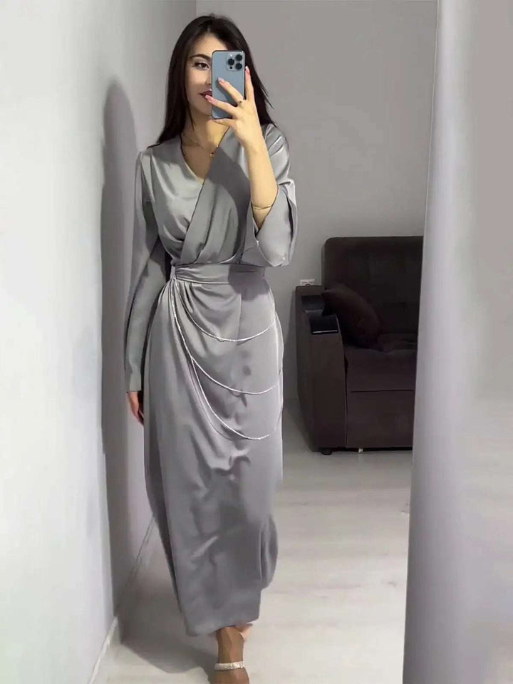 Modisches Damen Uni-Kleid in Maxilänge mit tailliertem Schnitt, elegant und vielseitig für Alltag und besondere Anlässe.