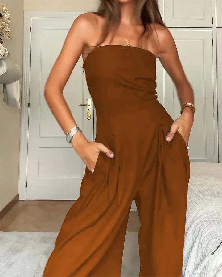 Dunkelbrauner trägerloser Jumpsuit mit weiten Beinen und Taschen. IsabellBoutique030