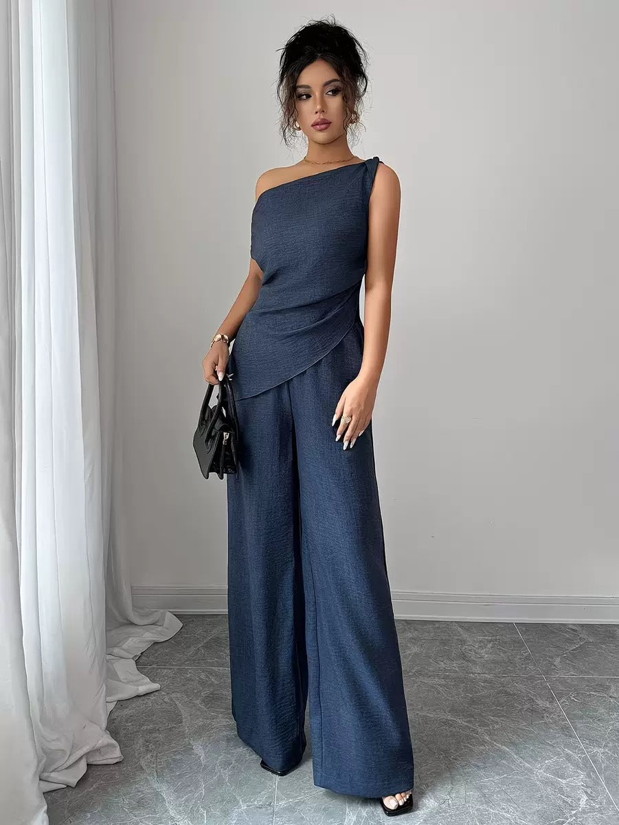 Damen Jumpsuit: ein schulterfreies Oberteil und weite Hosen in Dunkelblau. Eleganter Stil. IsabellBoutique030