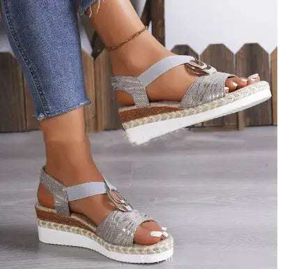 Sommerliche Damen Keilsandalen mit Hanfseil-Design und Peep-Toe in verschiedenen Farben