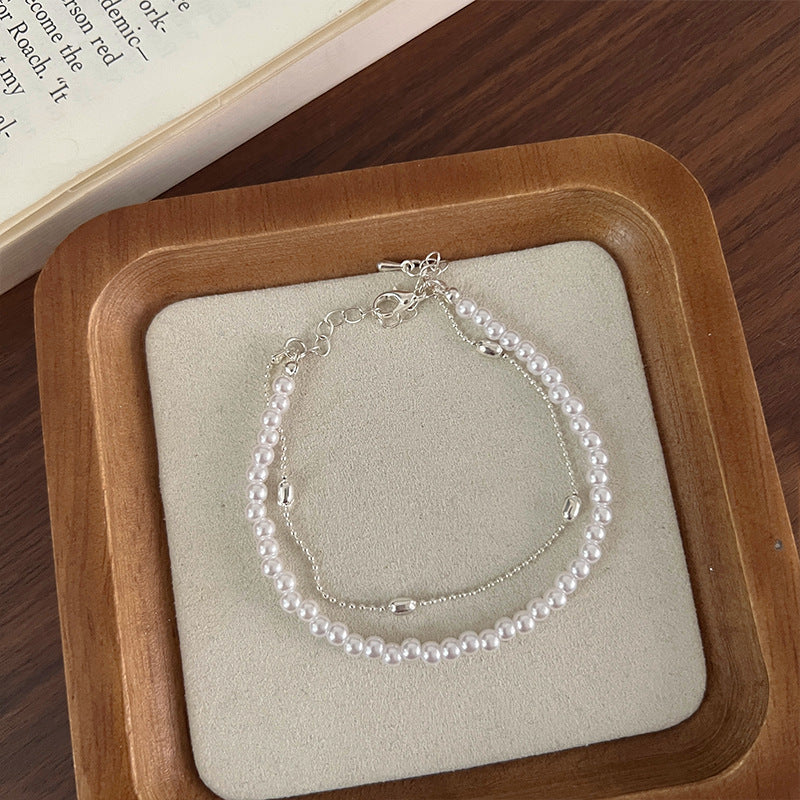Weißes Perlen Armband für Frauen mit elegantem, zeitlosem Design