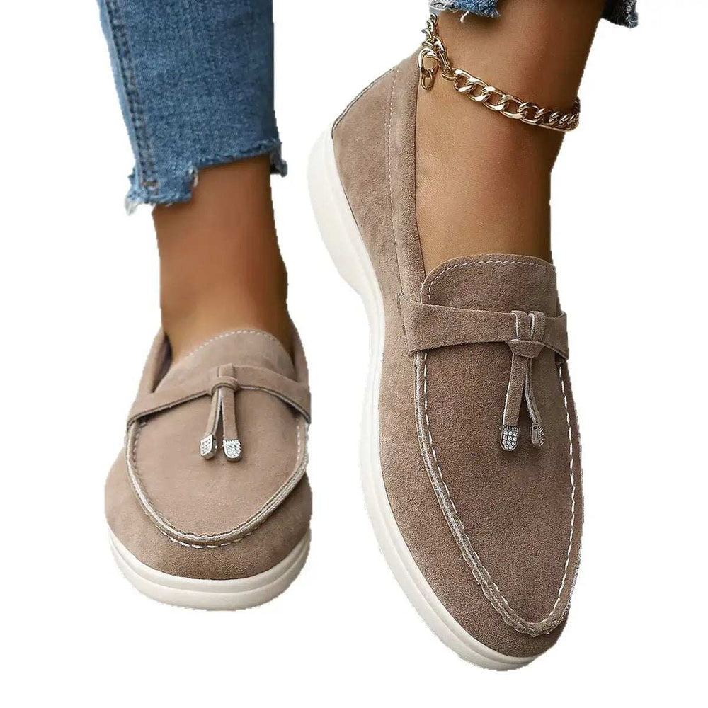 Flache Damen Slipper im Loafer-Stil mit Quasten in Aprikose und Braun