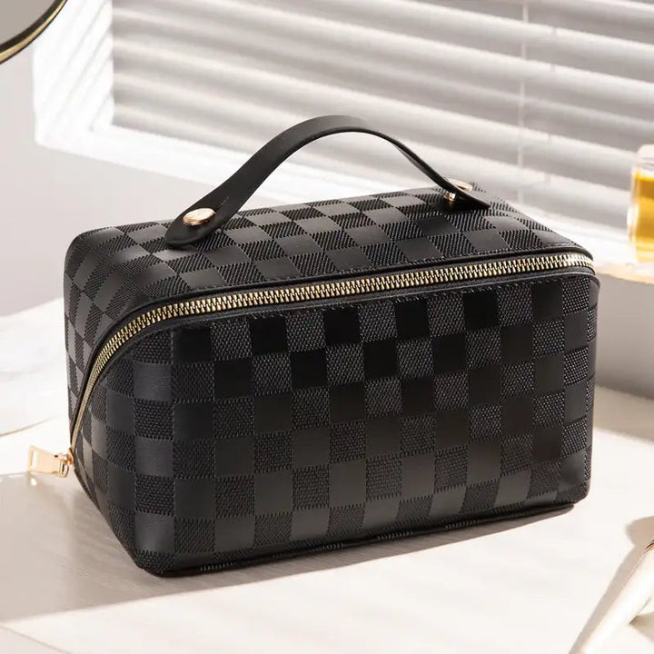 Karierte Damen Kosmetiktasche mit großem Fassungsvermögen und strukturierter, formstabiler Bauweise für Reisen und Alltag