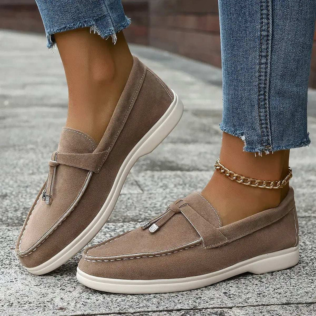 Flache Damen Slipper im Loafer-Stil mit Quasten in Aprikose und Braun