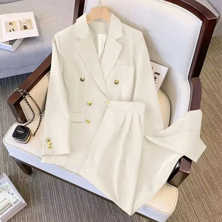 Eleganter Damen-Businessanzug mit Blazer und Schlaghose für Büro und Meetings