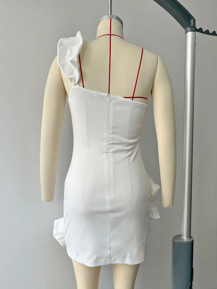 Elegantes Damenkleid mit Rüschen und taillierter Knospenform, perfekt für festliche Anlässe