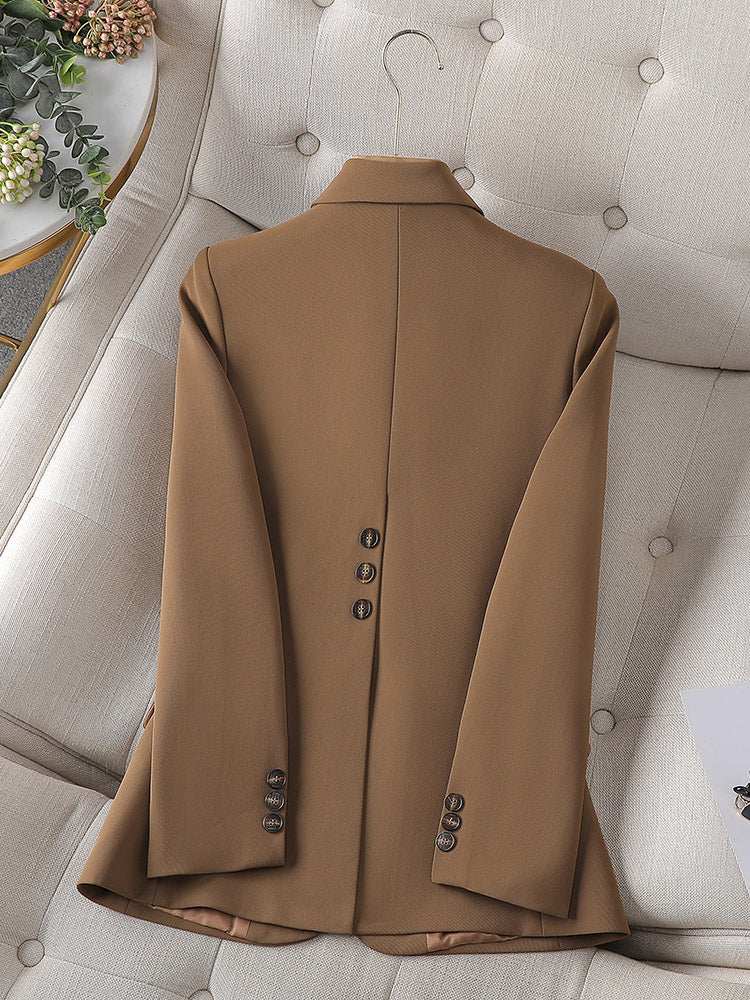 Brauner Damen-Blazer mit Knöpfen, klassischer Kragen und Revers. IsabellBoutique030