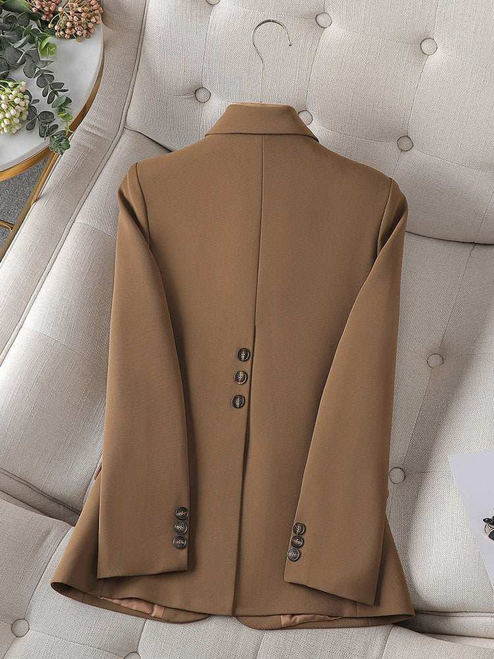 Brauner Damen-Blazer mit Knöpfen, klassischer Kragen und Revers. IsabellBoutique030