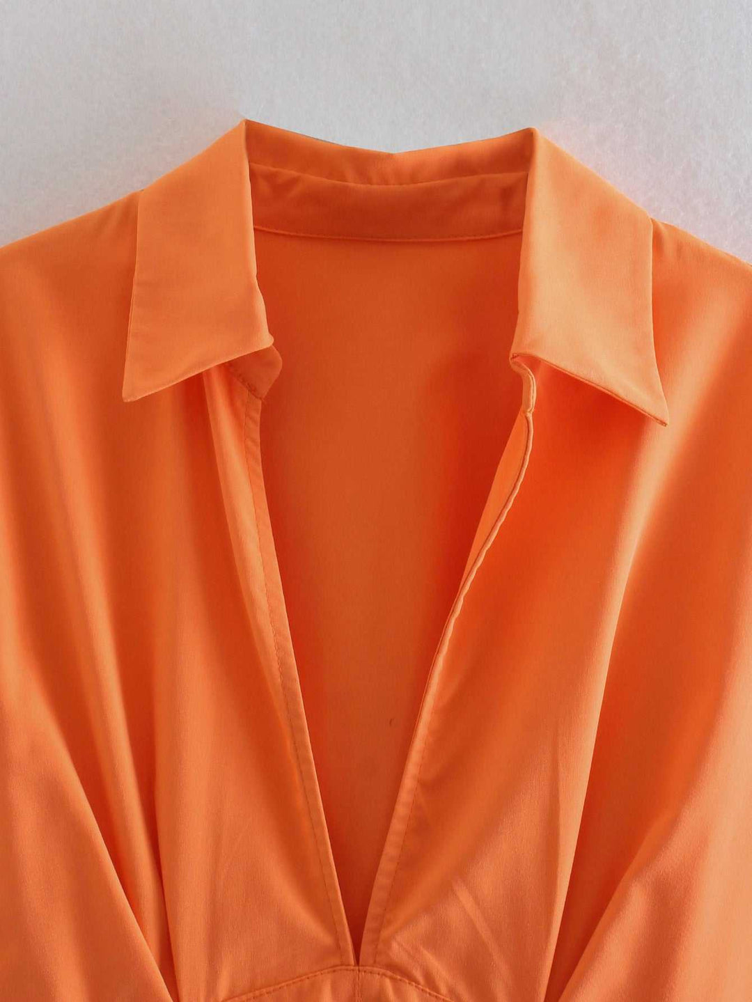 Hemdblusenkleid mit Rückenschnürung, A-Linien-Schnitt und POLO-Kragen für elegante Silhouette