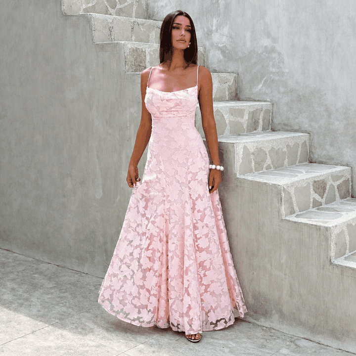 Elegantes Abendkleid mit drapierter Front und offenem Rücken in Weiß, Rot oder Rosa
