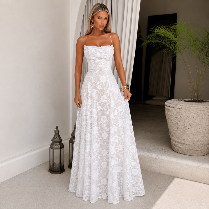 Elegantes Abendkleid mit drapierter Front und offenem Rücken in figurbetontem Schnitt
