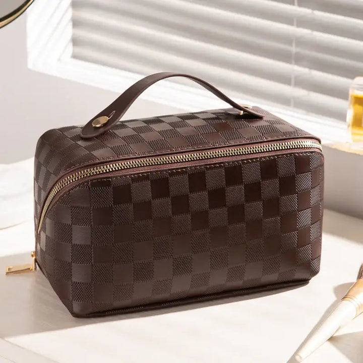 Karierte Damen Kosmetiktasche mit großem Fassungsvermögen und strukturierter Form für Reisen und Alltag
