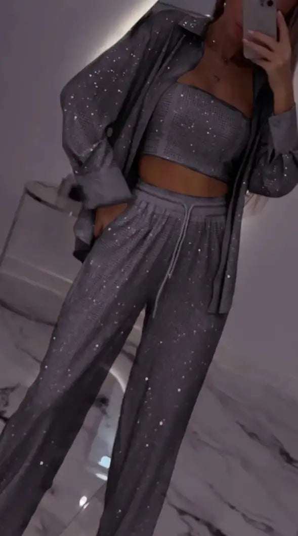 Pailletten-Dreiteiler Damen mit schwarzer Glitzerjacke, Bandeau-Top und Hose für festliche Anlässe