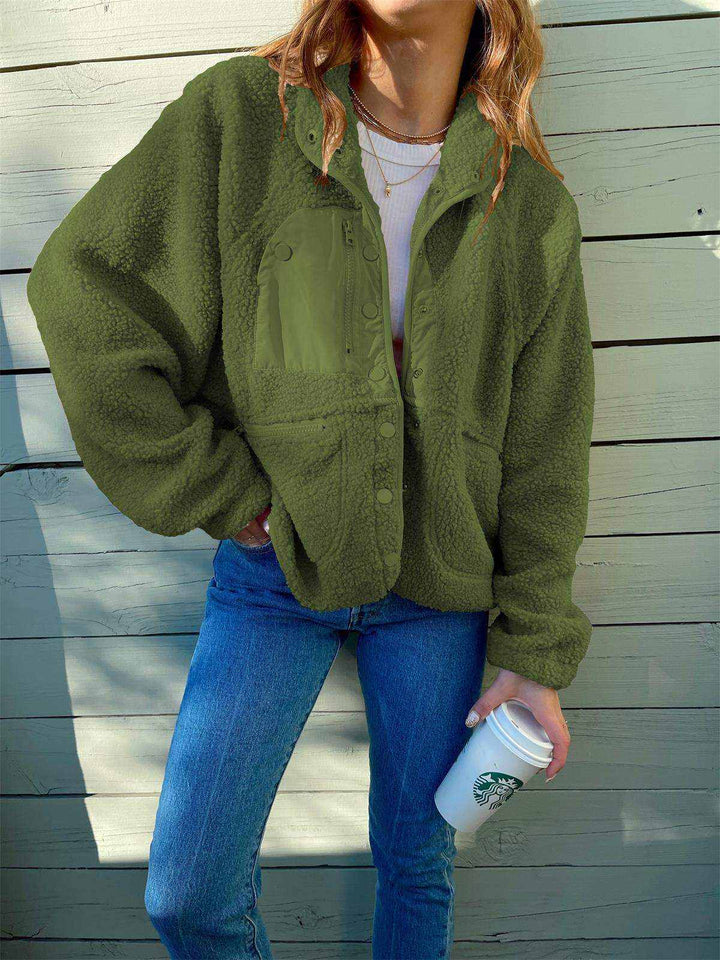 Kurze Plüsch-Cardigan-Jacke aus weicher Lammwolle für kalte Tage in modernem japanisch-koreanischem Stil