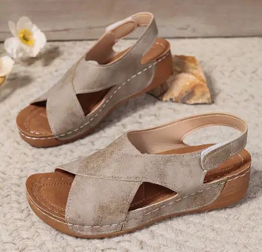 Modische Damen Plateau-Sandalen im römischen Stil mit Klettverschluss und robuster Gummisohle für Strand und Alltag