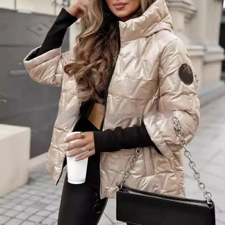 Damen Kapuzenjacke im trendigen Patchwork-Design, locker geschnitten und warm