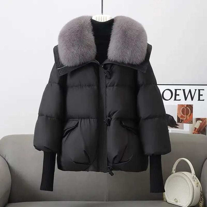 Damen Winter-Steppjacke mit Fellkragen, kurz, warm und dick gefüttert, modisch und winddicht, in Braun, Schwarz und Weiß.