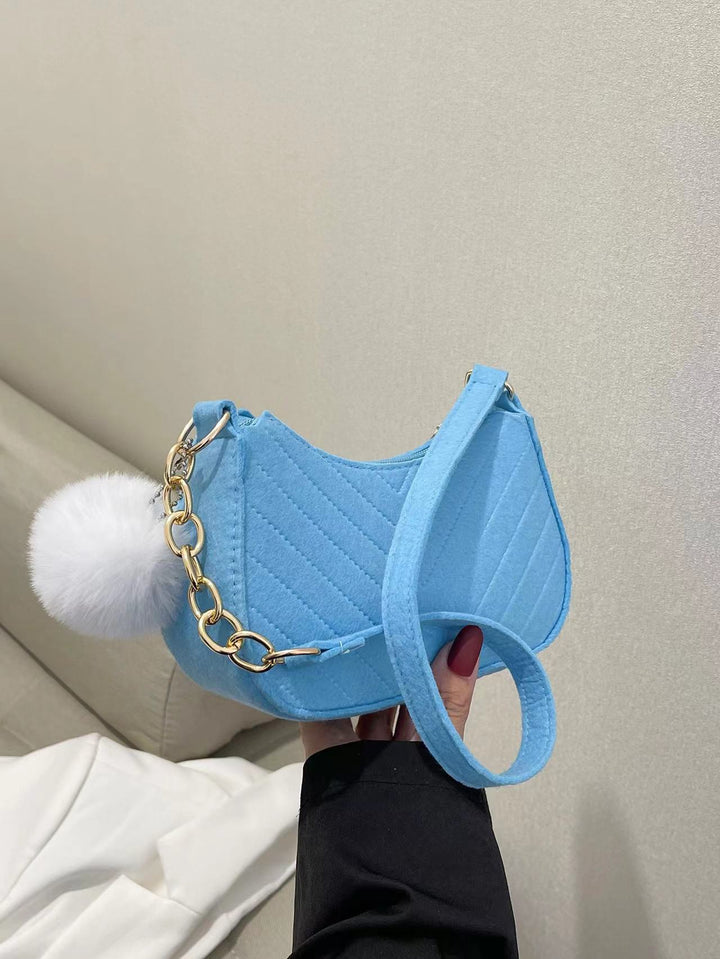 Himmelblaue gesteppte Umhängetasche mit Bommel und goldener Kette IsabellBoutique030