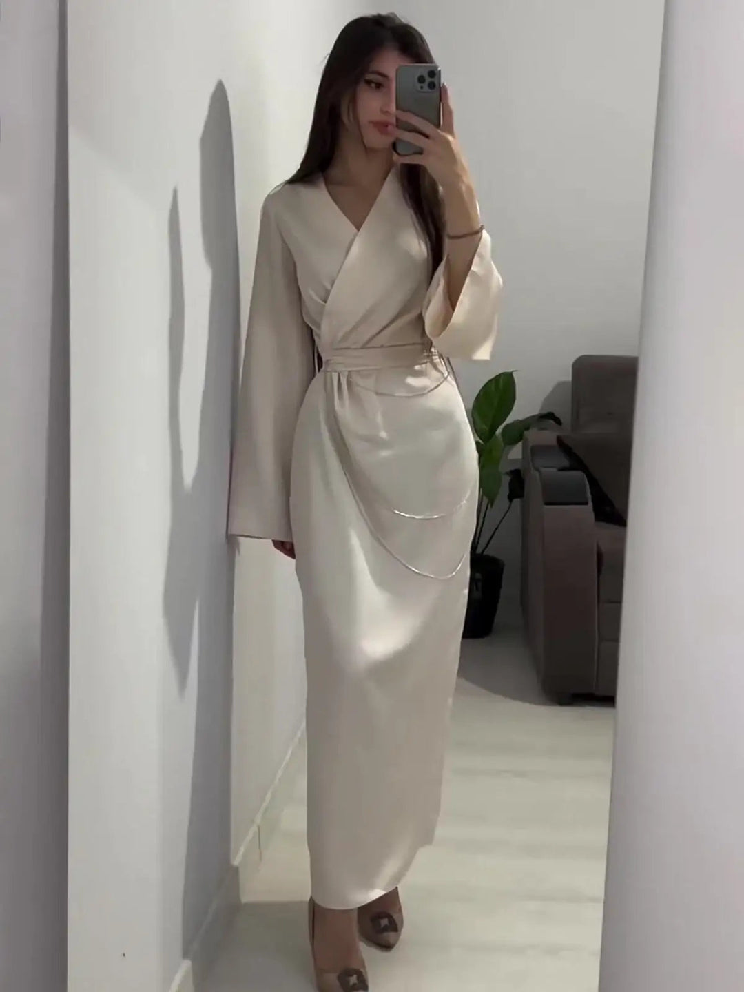 Modisches Damen Uni-Kleid in Maxilänge mit tailliertem Schnitt und elegantem Freizeitlook