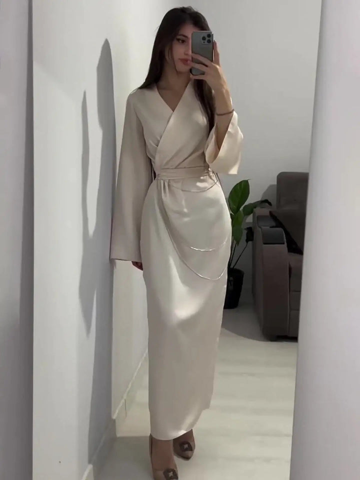 Modisches Damen Uni-Kleid in Maxilänge mit tailliertem Schnitt und elegantem Freizeitlook