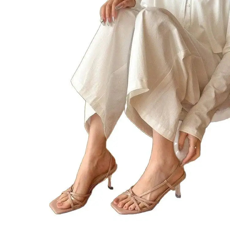 Glamouröse Damen Sandalen mit offener Zehenpartie im Celebrity-Look, hoher Absatz, in Silber, Schwarz, Apricot und Gold aus hochwertigem PU