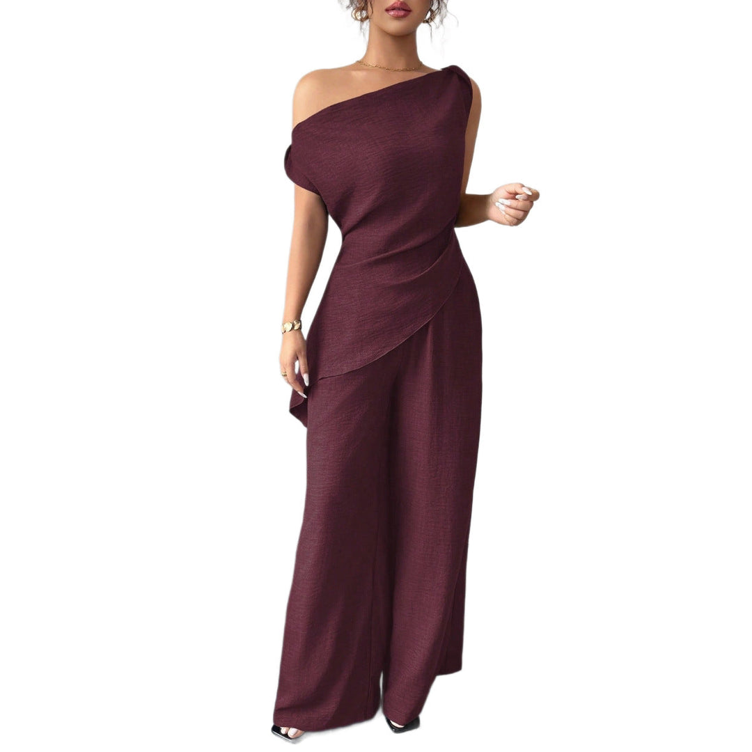 Dunkelroter Ein-Schulter-Jumpsuit mit weitem Bein und asymmetrischem Überwurf. Eleganter Abend-Look. IsabellBoutique030