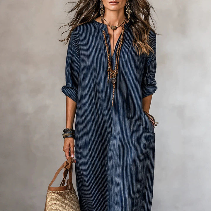 Langes gestreiftes Hemdblusenkleid in Dunkelblau mit V-Ausschnitt und Taschen, lässiger Stil. IsabellBoutique030