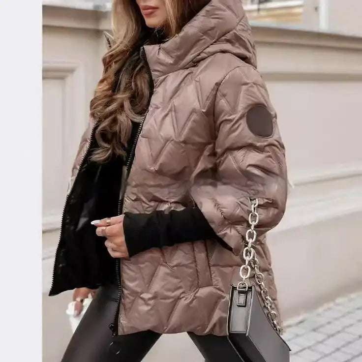 Damen Kapuzenjacke im trendigen Patchwork-Design, locker geschnitten und warm