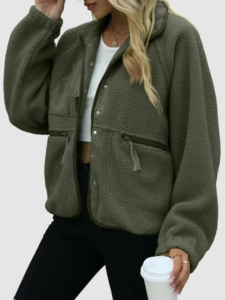 Kurze Plüsch-Cardigan-Jacke aus Lammwolle in modernem japanisch-koreanischem Stil mit Taschen
