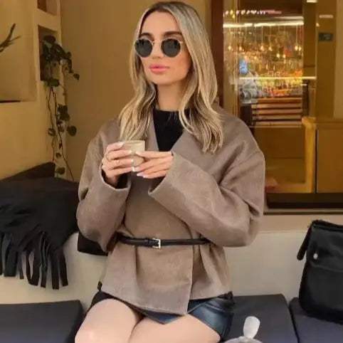 Stylisches V-Neck Top Damen mit lockerem Schnitt und langem Ärmel in Kaffee und Schwarz
