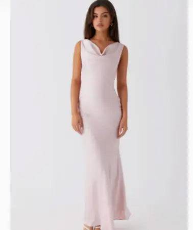 Elegantes rückenfreies Meerjungfrau-Kleid aus Premium-Satin in Slim-Fit-Schnitt