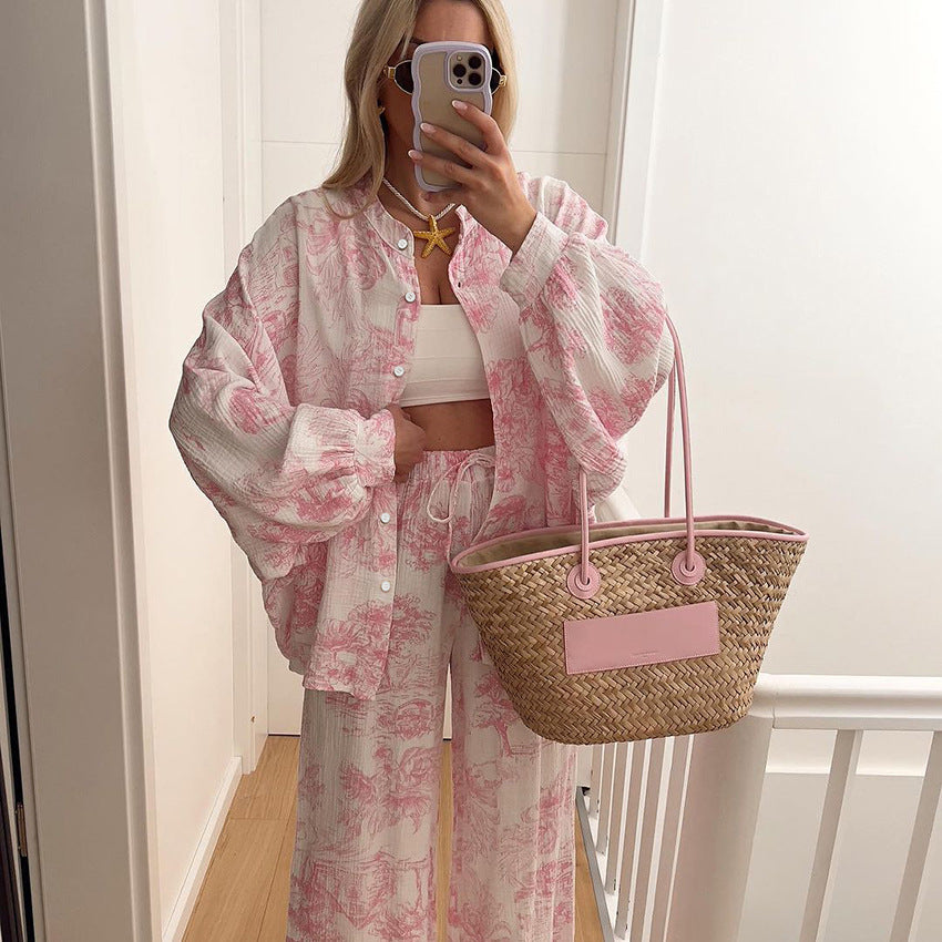 Leichtes weißes Set mit rosaem Toile-de-Jouy-Muster, weit geschnittene Hose und Bluse, IsabellBoutique030