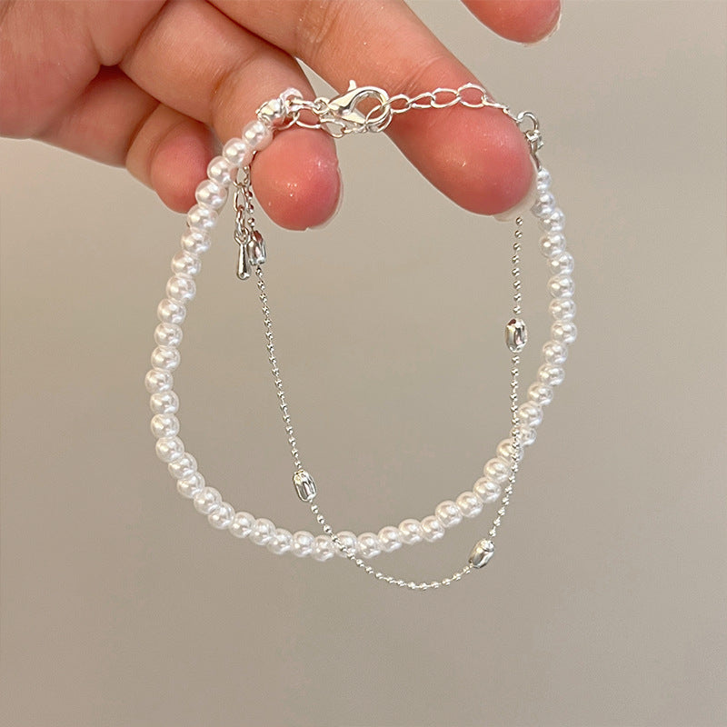 Elegantes weißes Perlen Armband für Damen mit zeitlosem Design