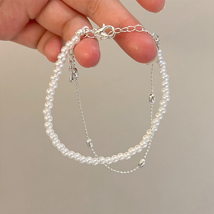 Elegantes weißes Perlen Armband für Damen mit zeitlosem Design
