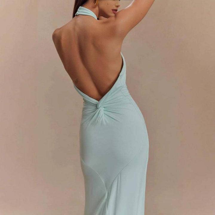 Eisblaues, bodenlanges Kleid mit tiefem Rückenausschnitt und gedrehter Taille. IsabellBoutique030