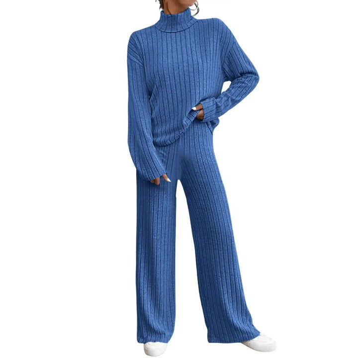Damen Rollkragen Pullover und Hose aus Rippstrick in Blau, lockerer Schnitt. IsabellBoutique030