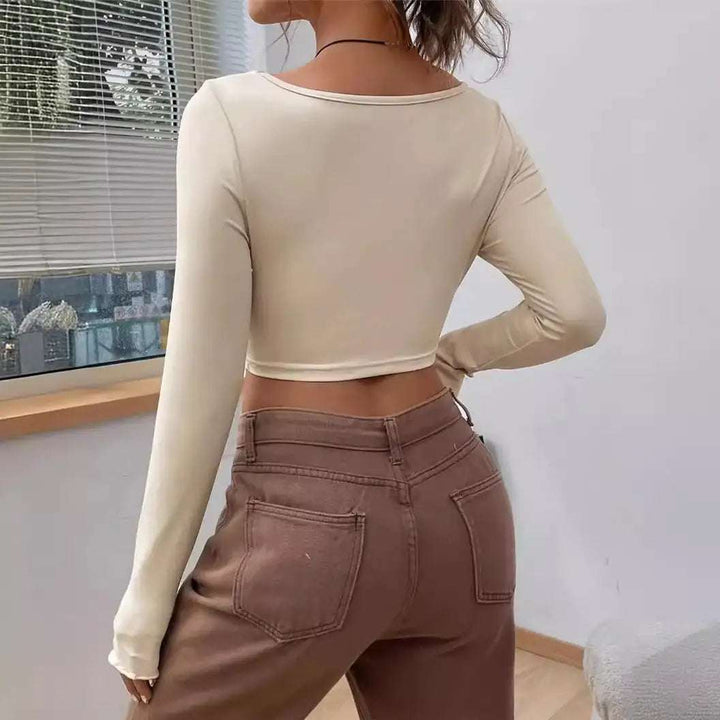 Figurbetontes Damen-Langarmshirt mit modernem Front-Twist und asymmetrischem Schnitt in Apricot