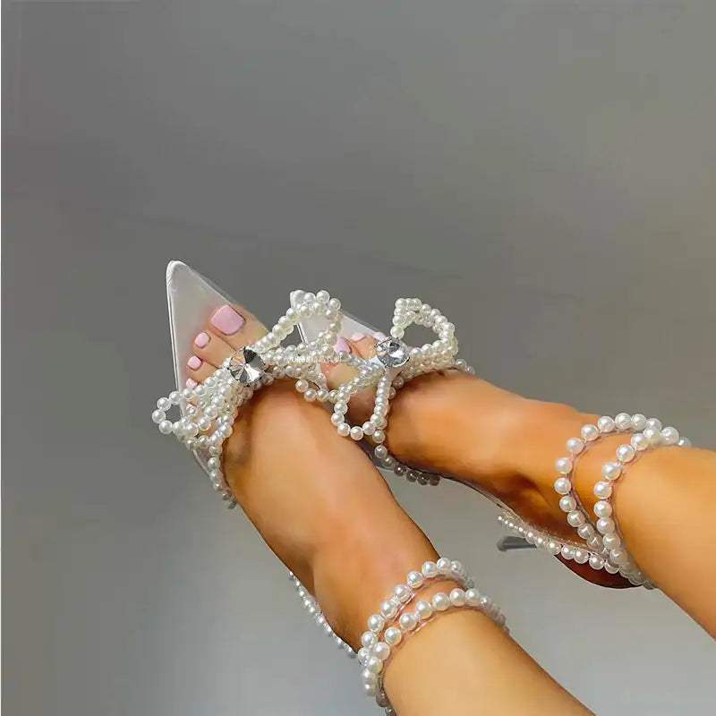 Transparente Damensandalen mit Kristallen, Perlen und Schleifendetail in Silber, europäischer Stil