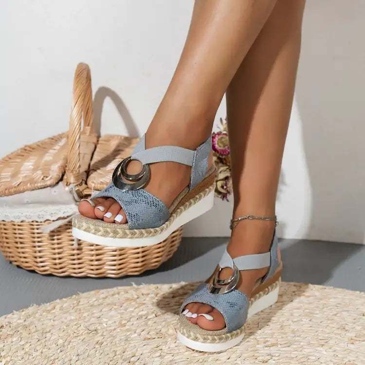 Plateau-Keilsandalen im Römischen Stil mit glitzerndem Paillettenstoff und Peep-Toe