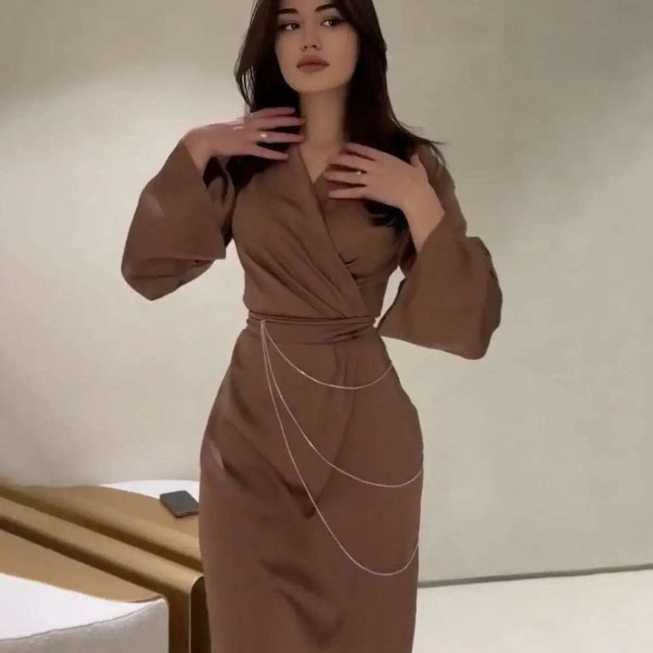 Modisches Damen Uni-Kleid in Maxilänge mit tailliertem Schnitt und elegantem Design